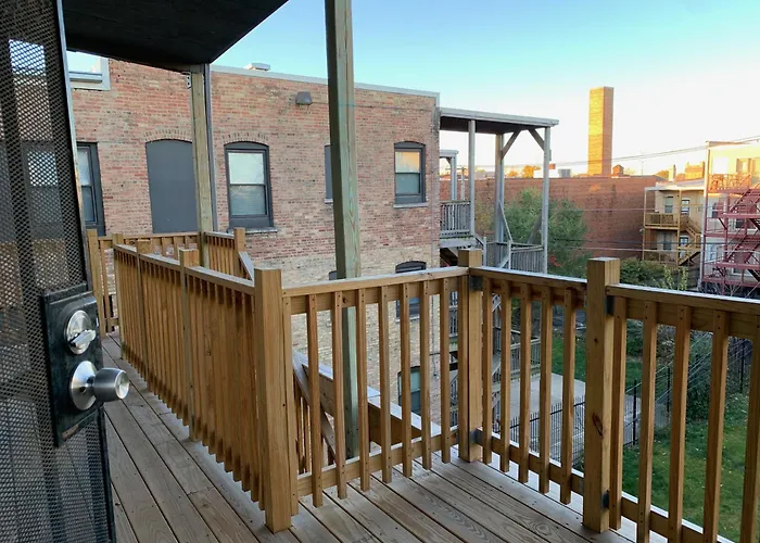 Entire With Private Balcony Чикаго