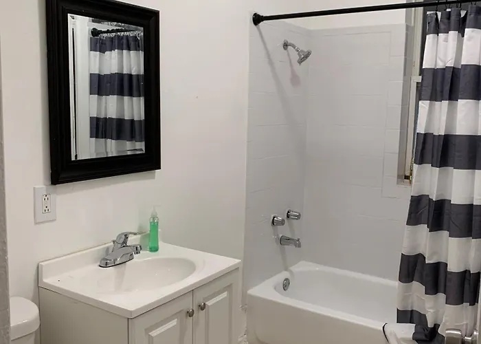 Entire With Private Balcony * Чикаго